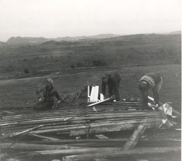 1969.09 - Orkane I - Løetaket havnet nede på jordet